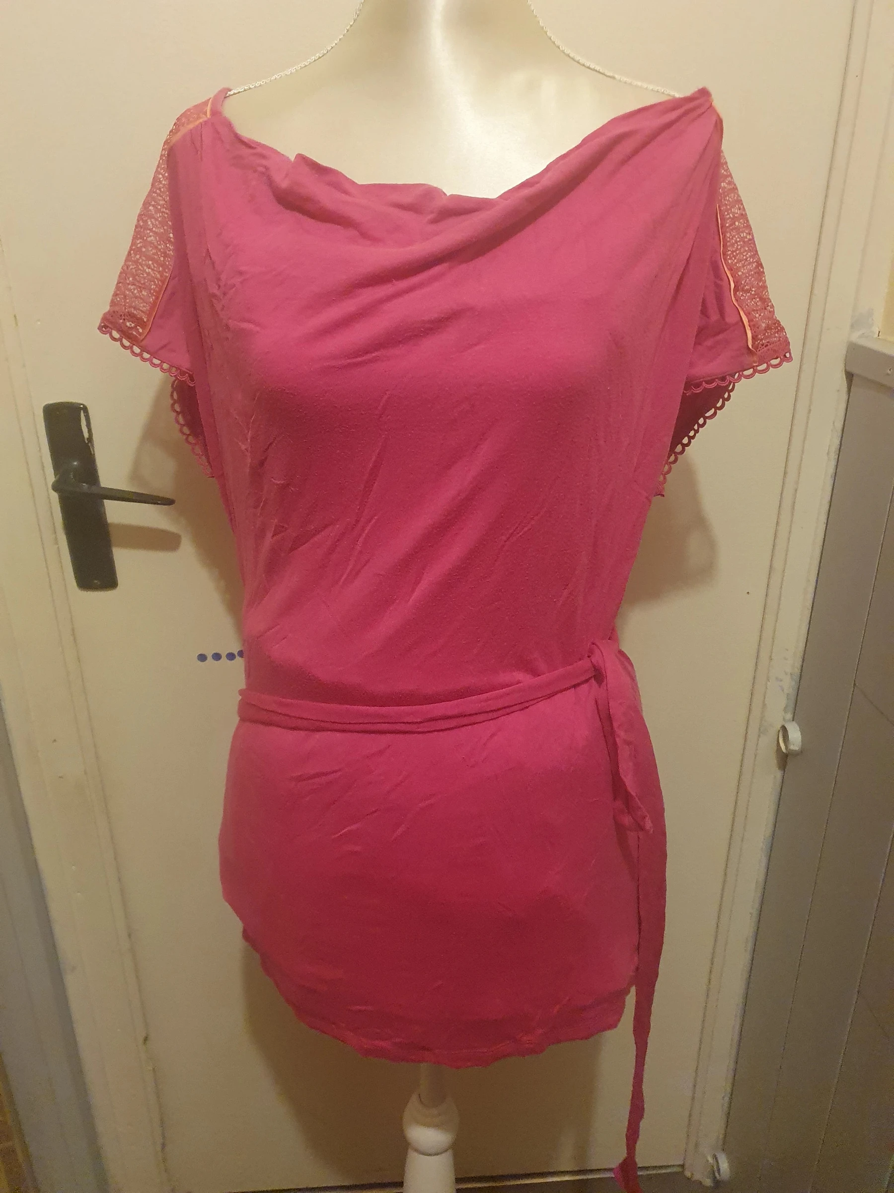 🌸Tee-shirt rose en bon état taille 1